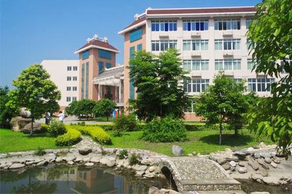 成都育華衛(wèi)校學(xué)費(fèi)、大概收費(fèi)是多少