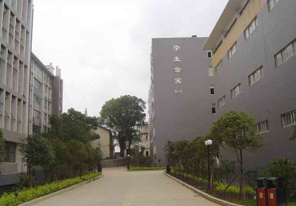 長(zhǎng)沙高新技術(shù)工程學(xué)校宿舍環(huán)境圖片、寢室環(huán)境