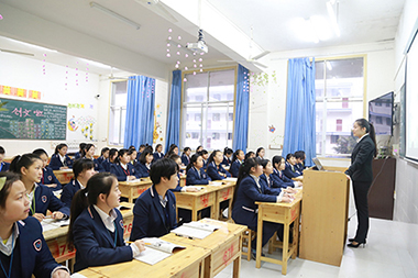 重慶光華女子學校在哪里？去學校怎么坐車？